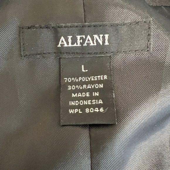 New with tag - Men’s Alfani Large Classic Vest in Black - Picture 5 of 8